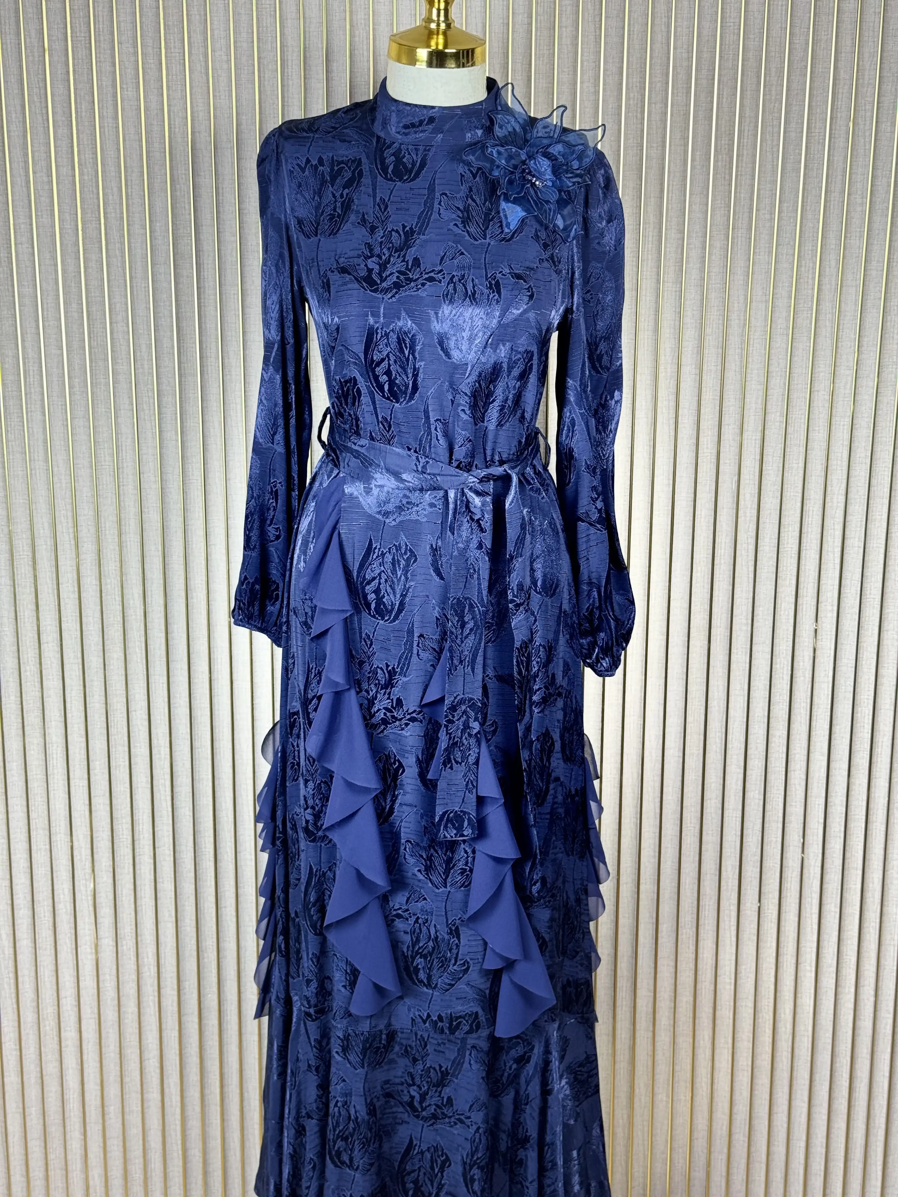 MY312 Lacivert Renk Broş Detaylı Jakar Elbise