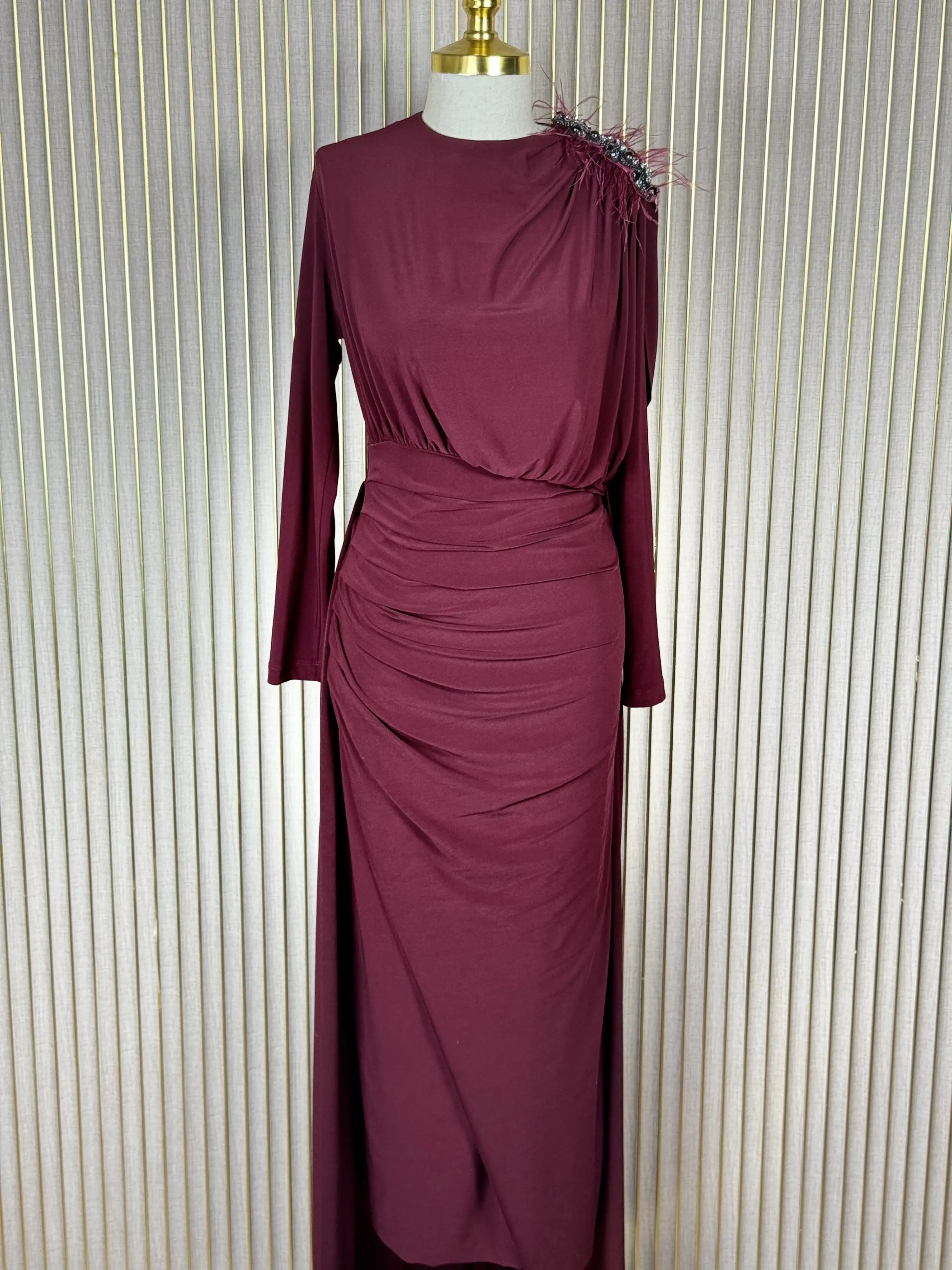 MY312 Bordo Renk Omuzu Aksesuarlı Elbise