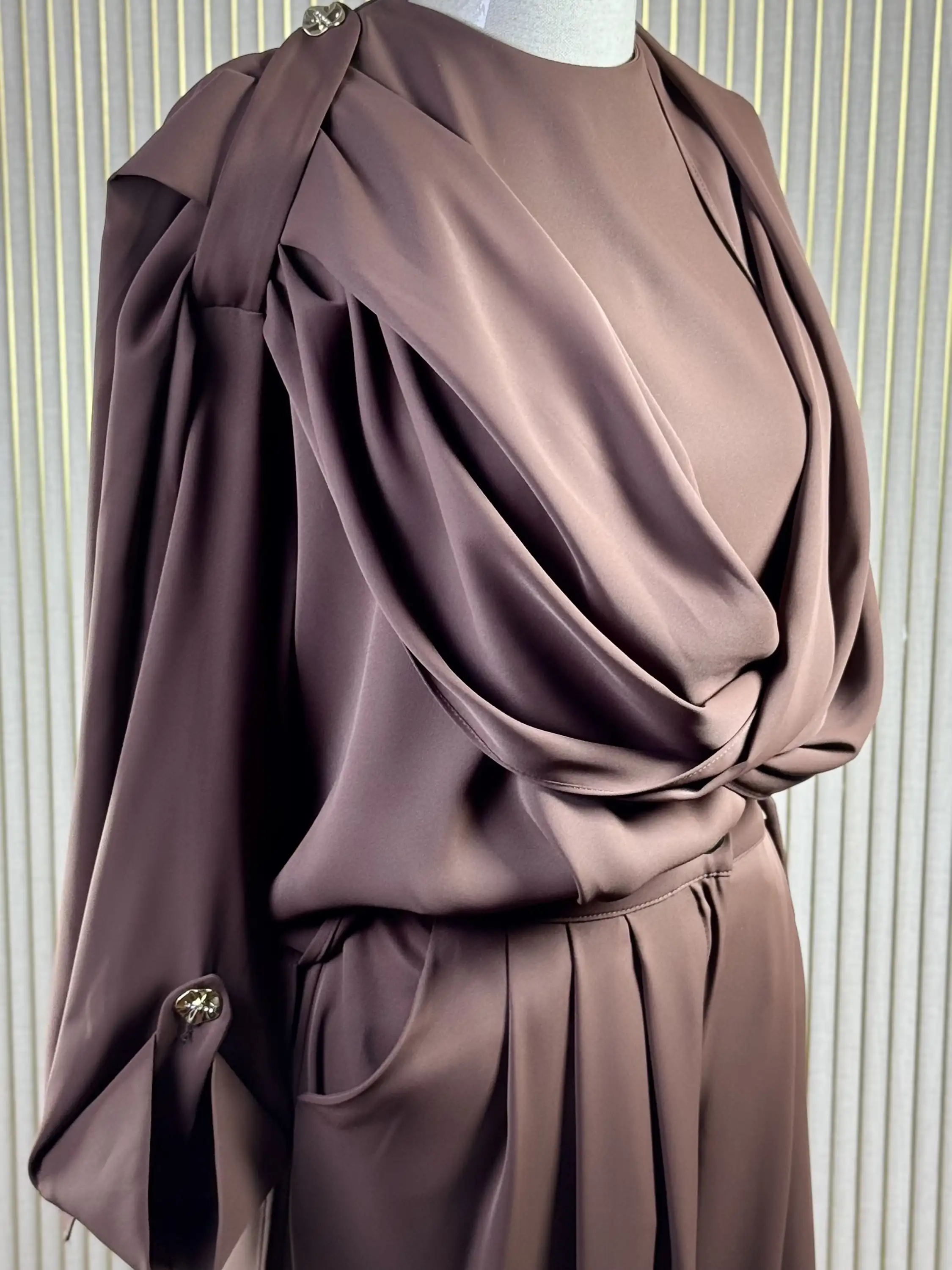 MY312 Kahve Renk Önü Şal Detaylı Takım