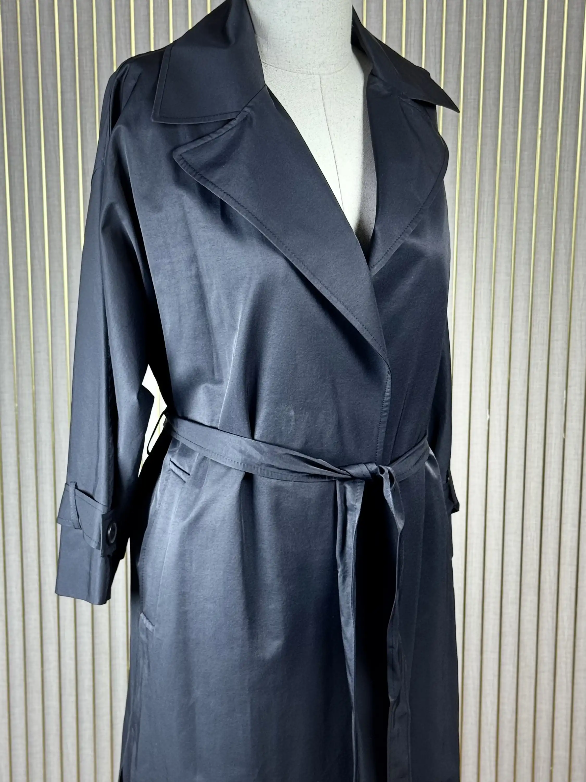 GHİSA Siyah Renk Trenç