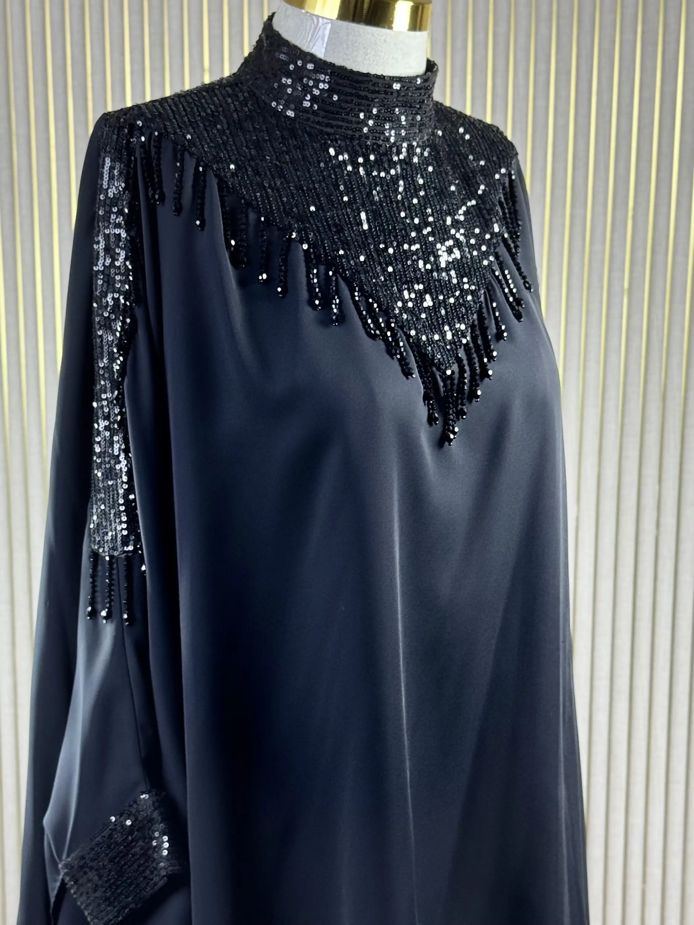 MY312 Siyah Renk Pelerinli Payetli Takım