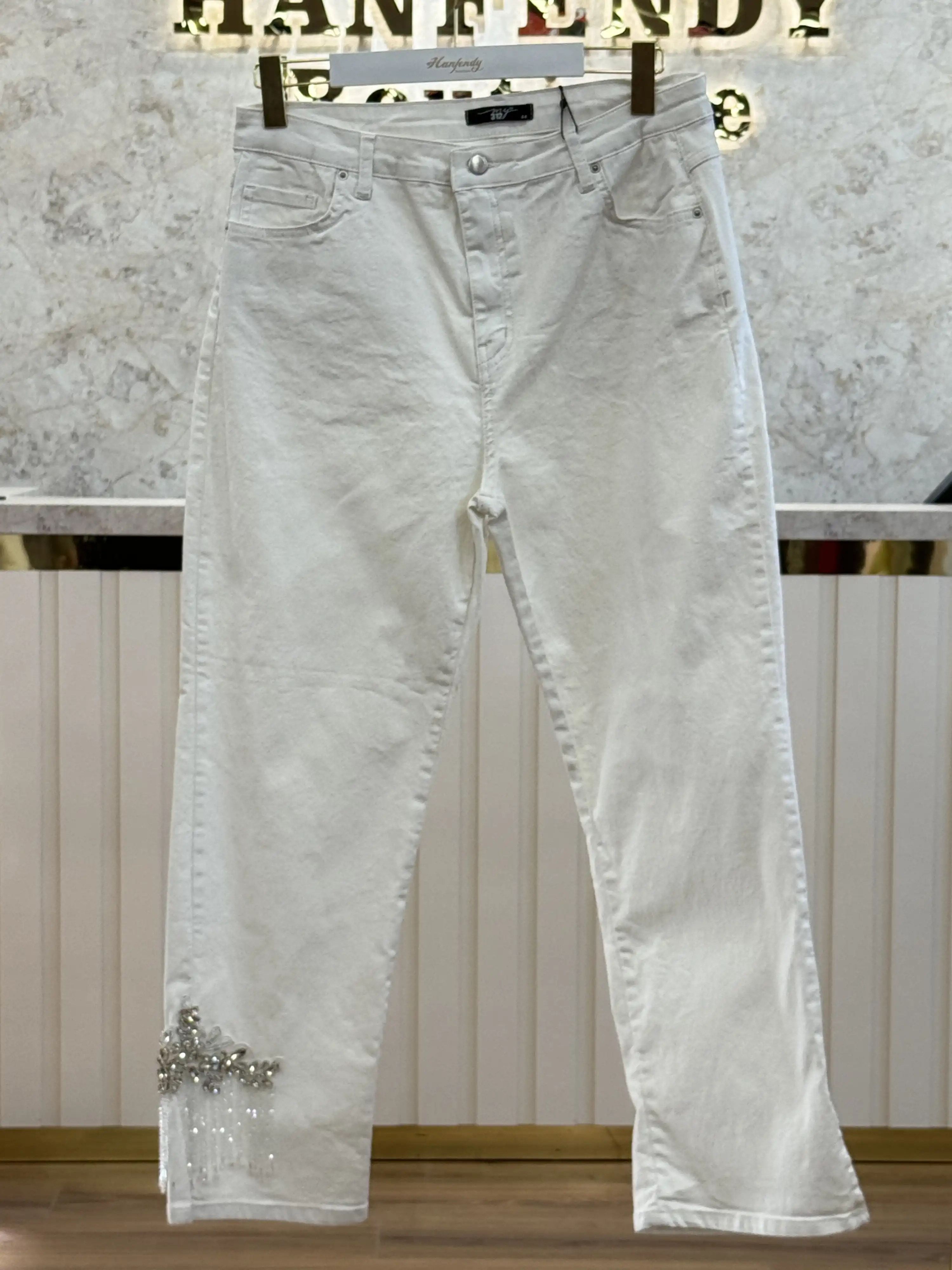 MY312 Ekru Renk Paçası İşlemeli Jean