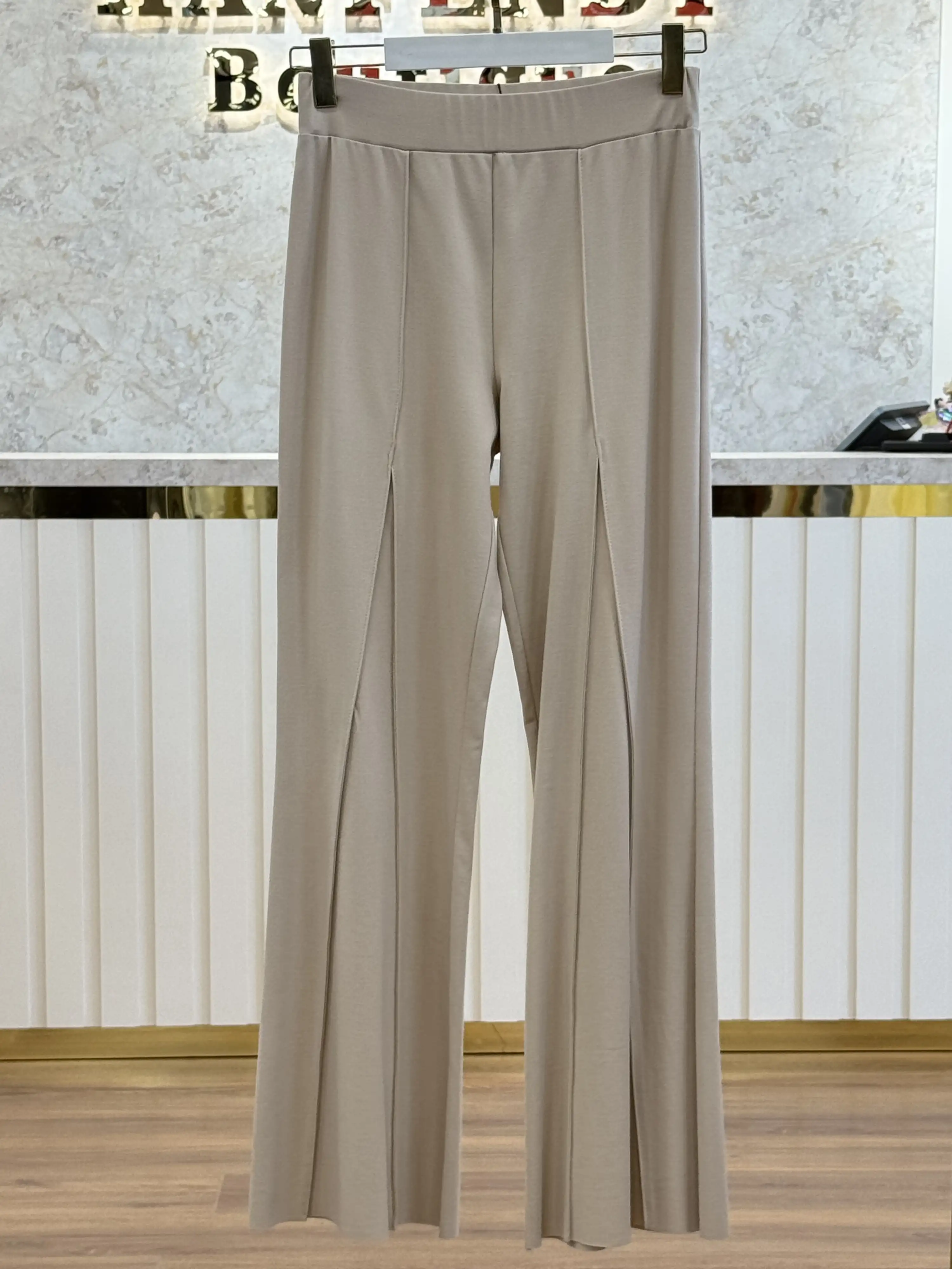 SENTEZ Bej Renk Paçası Üçgen Detaylı Çelik Örme Pantolon