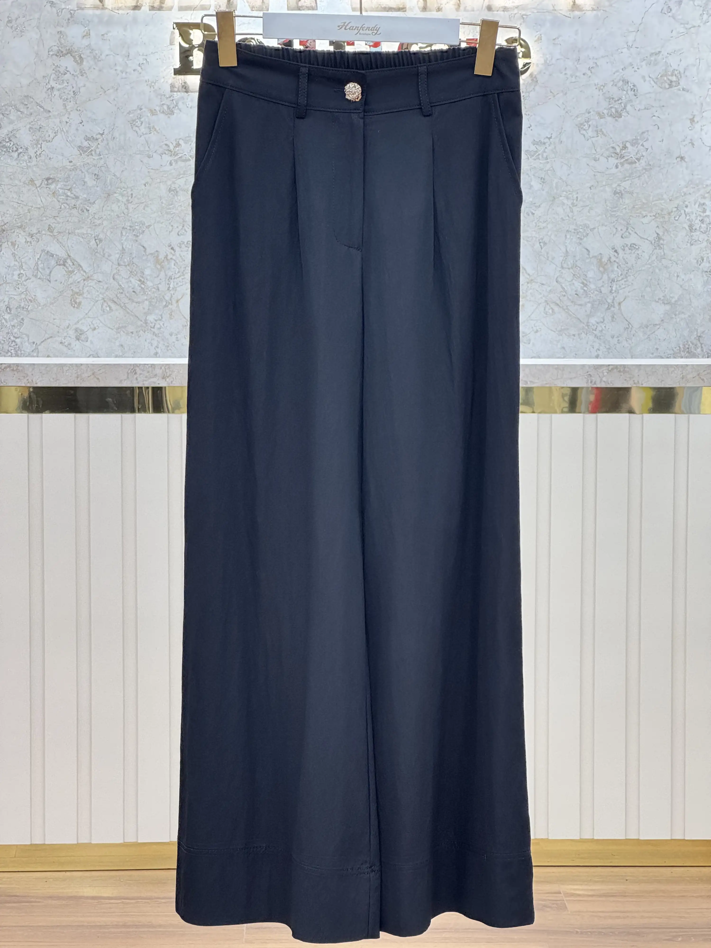 SENTEZ Siyah Renk Abelia Kısa Geniş Paça Pantolon