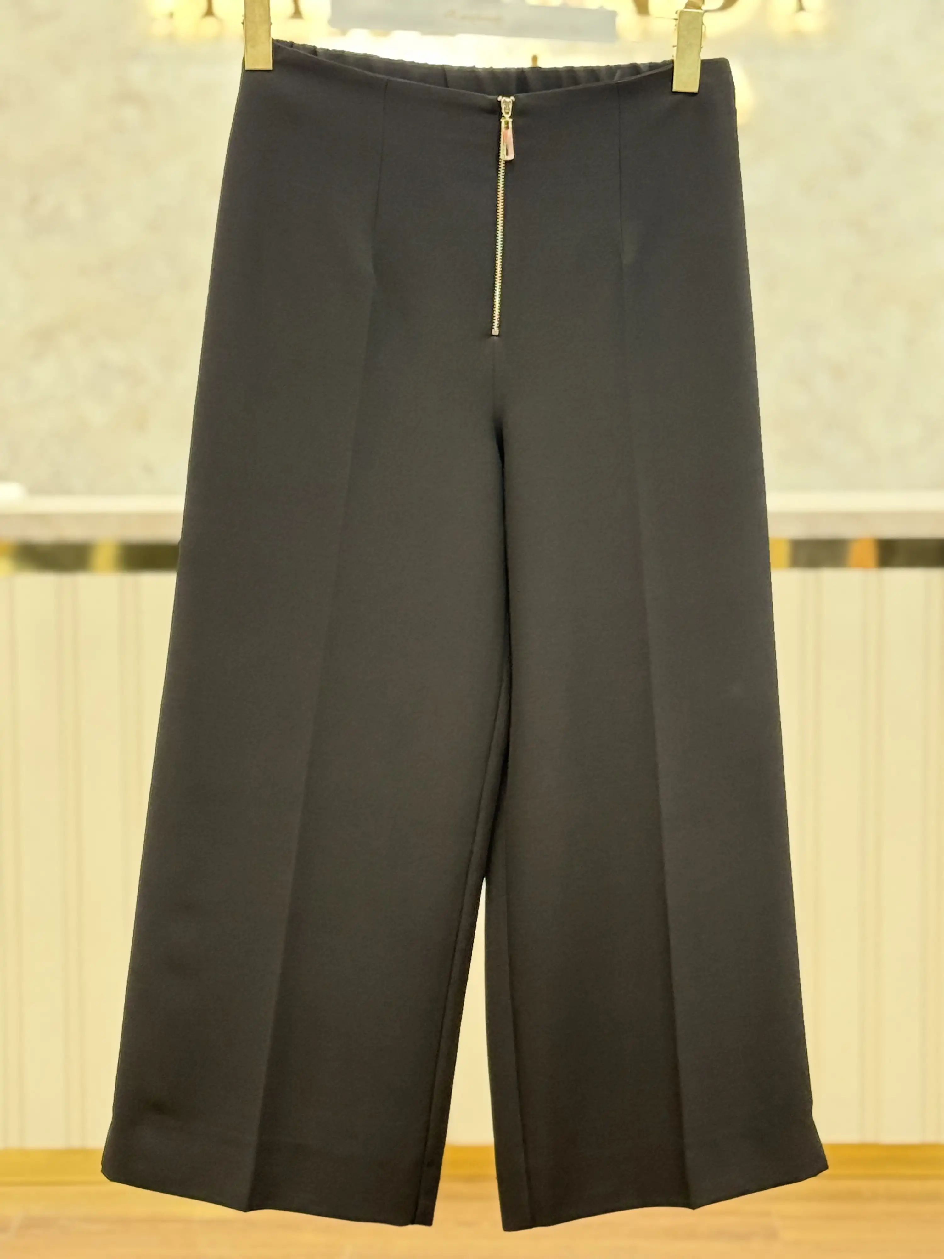 SENTEZ Siyah Renk Kısa Geniş Paça Pantolon