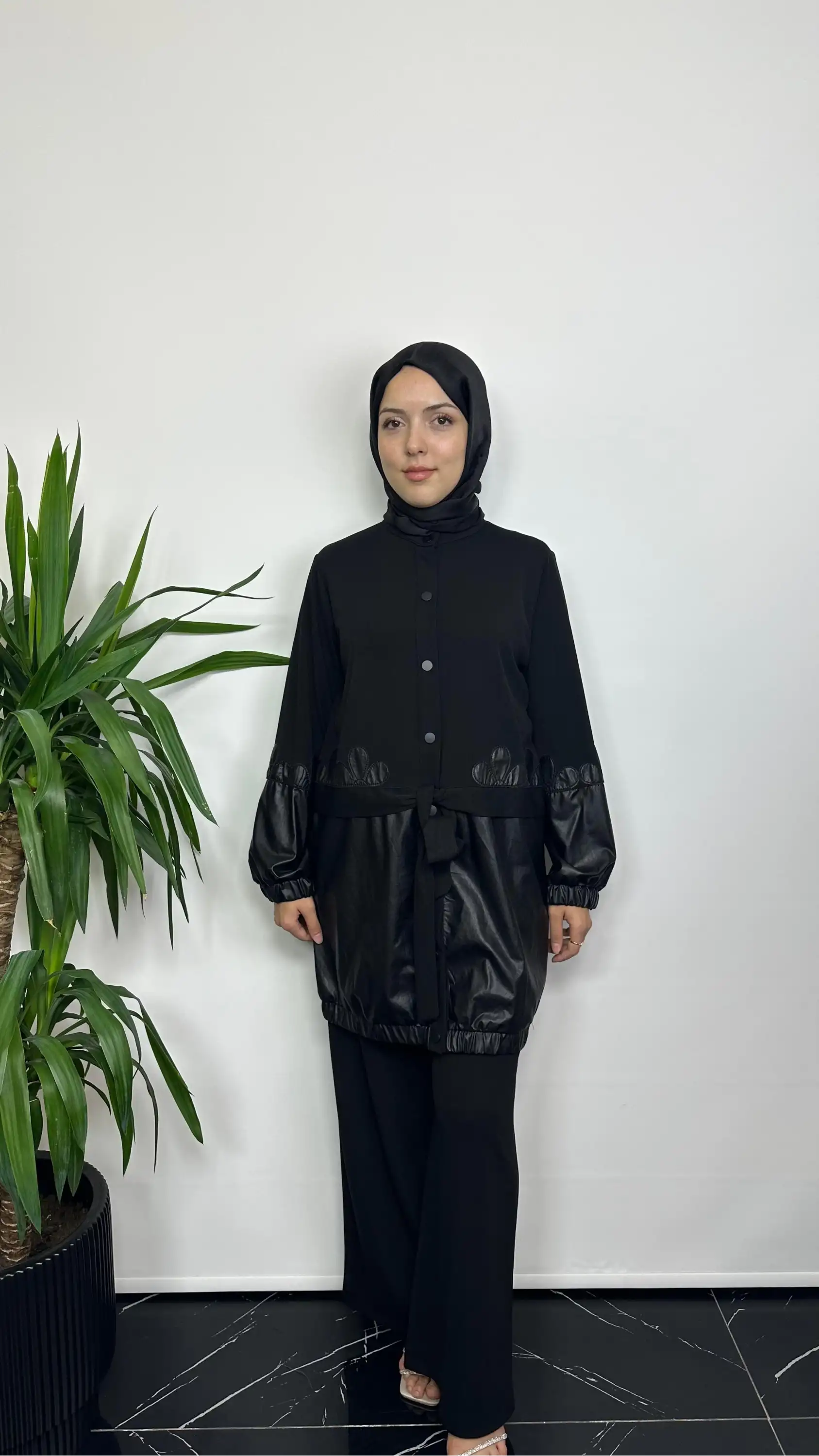 GHİSA Siyah Renk Takım