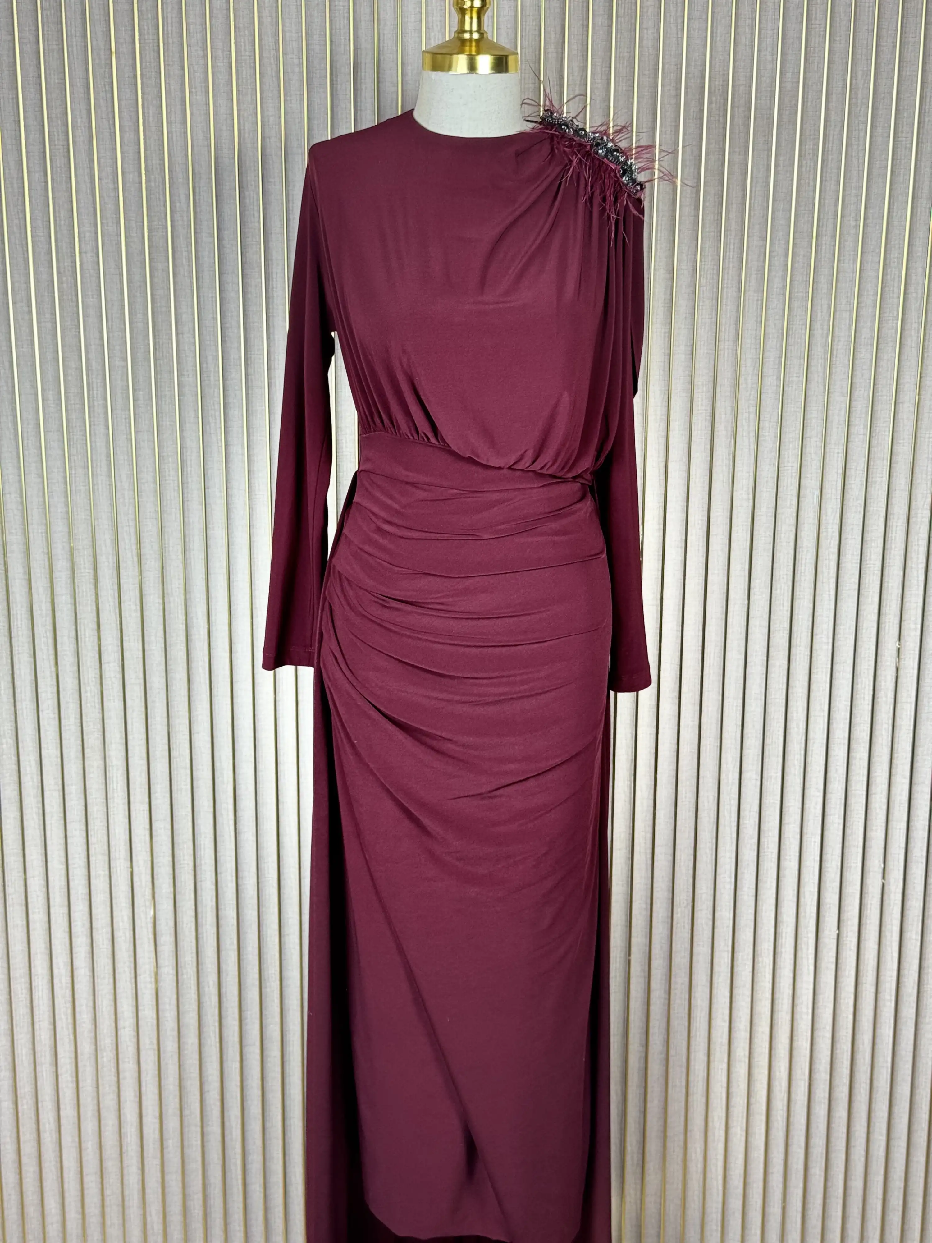 MY312 Bordo Renk Omuzu Aksesuarlı Elbise