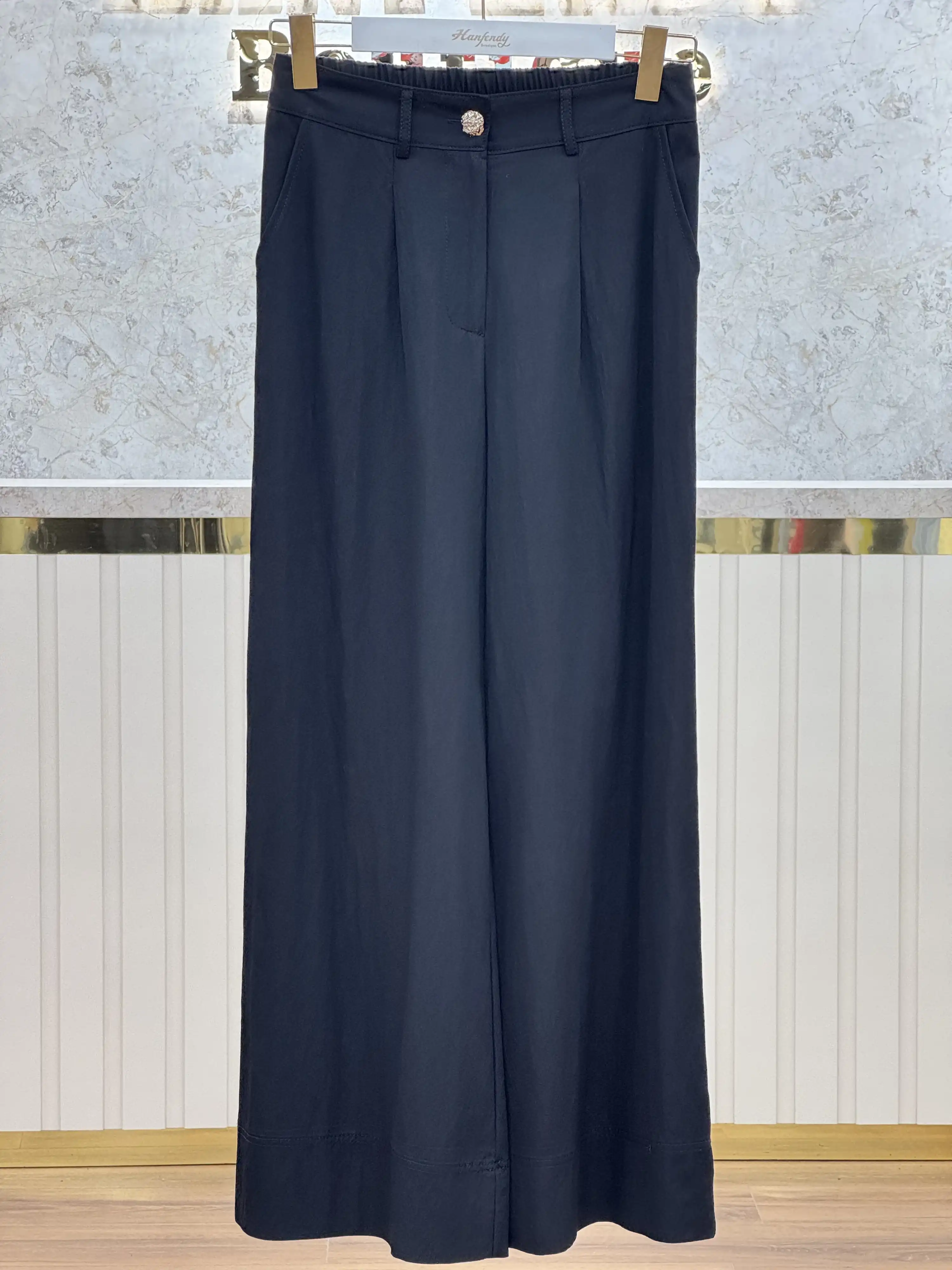 SENTEZ Siyah Renk Abelia Kısa Geniş Paça Pantolon