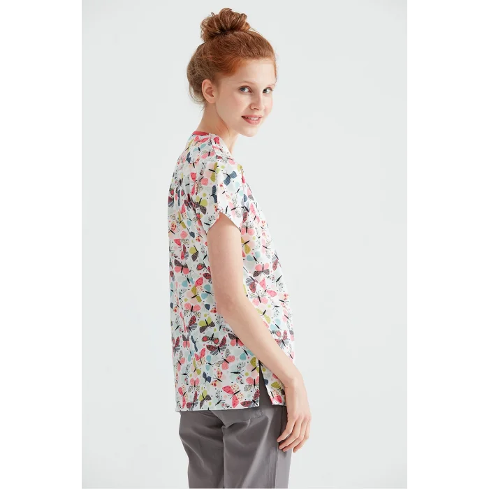 Beyaz Kelebek Desenli Mavi Likralı Kumaş Cerrahi V Yaka Takım