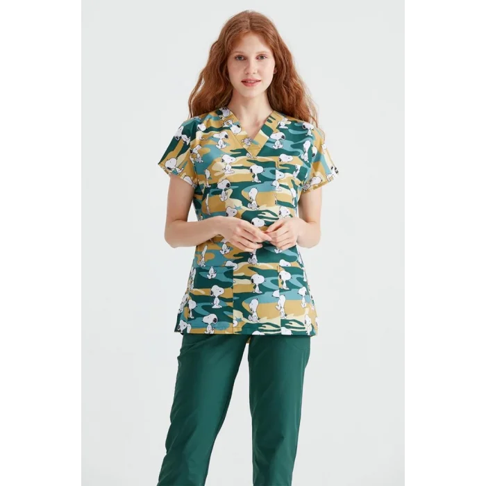 Cerrahi Takım Terikoton İnce Kumaş V Yaka Forma Snoppy Desenli