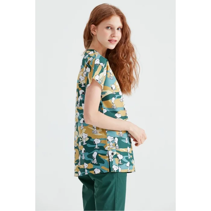 Cerrahi Takım Terikoton İnce Kumaş V Yaka Forma Snoppy Desenli