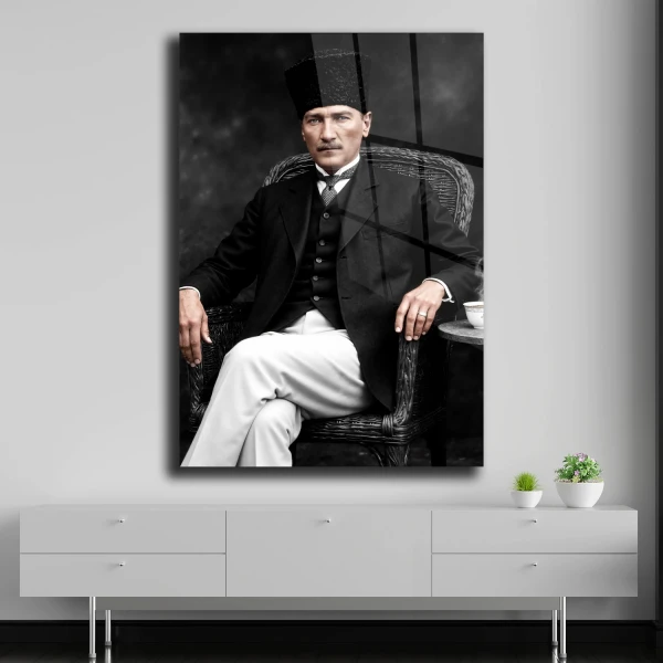 Şıklığın ve Liderliğin Simgesi Atatürk Cam Tablo