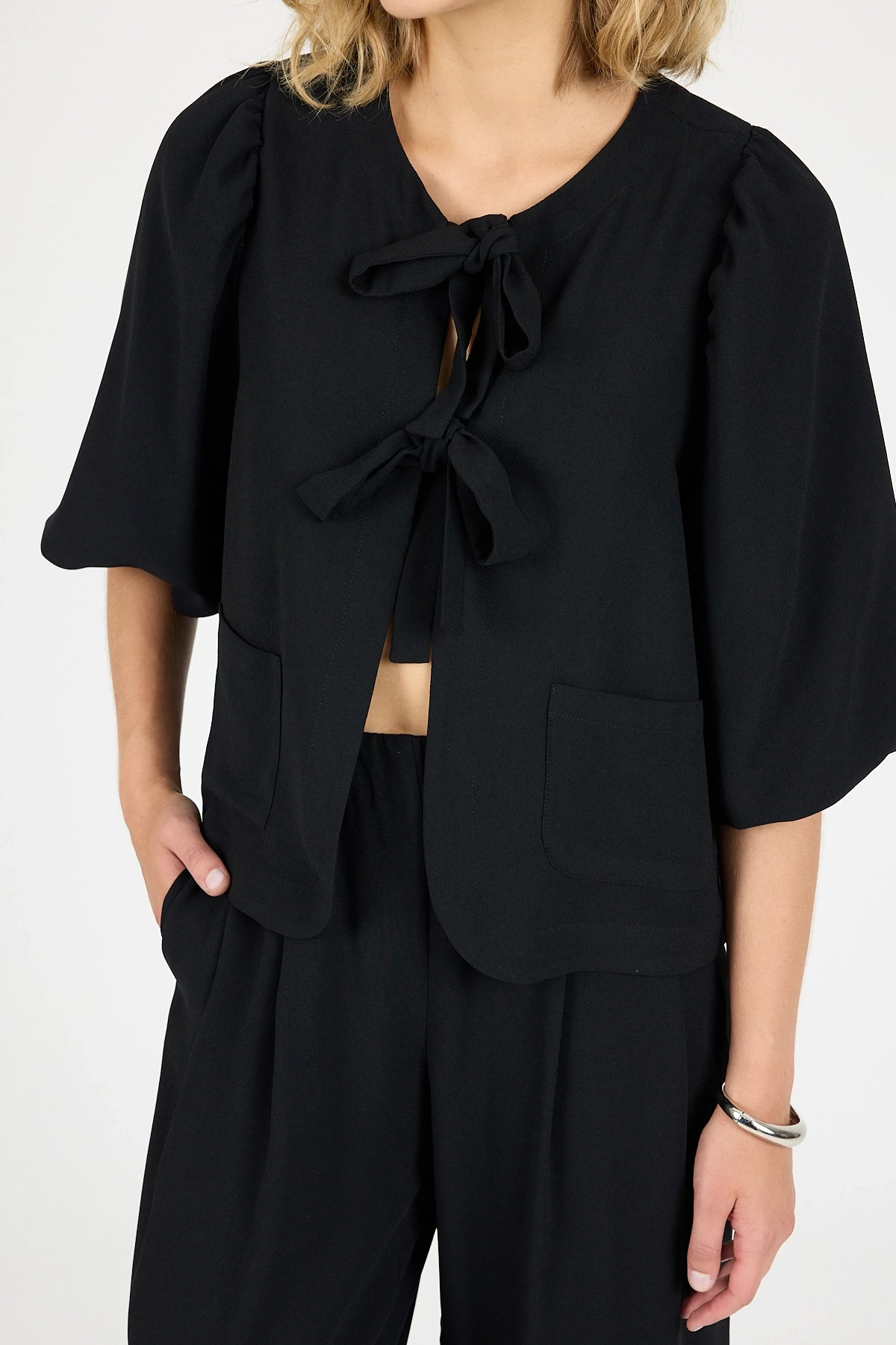 2J252202 KREP BAĞLAMALI CEKET SİYAH