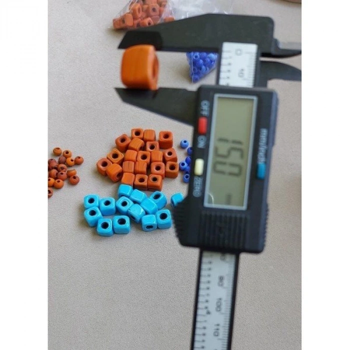 Mat Turuncu Kare Boncuklar 1,5 cm