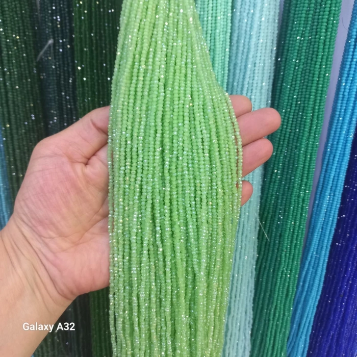 Parlak Açık Yeşil Kristaller, 2 mm