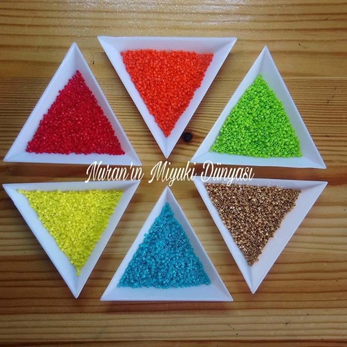 Üçgen Tabak, Miyuki Çalışmak için , Adet