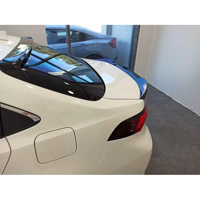 2019 SONRASI TOYOTA COROLLA CAM ÜSTÜ SPOİLER