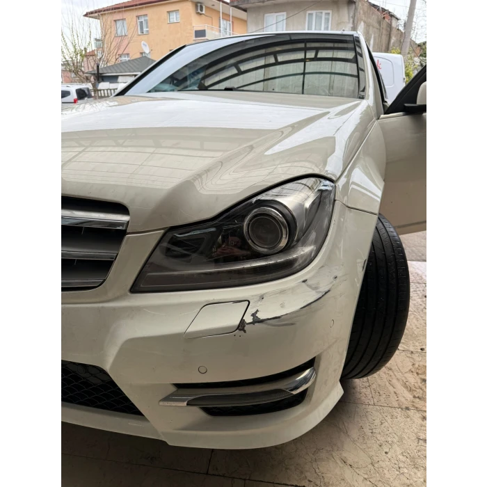 MERCEDES W204 MAKYAJLI KASA FAR CAMI SOL