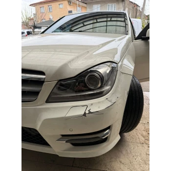 MERCEDES W204 MAKYAJLI KASA FAR CAMI SOL