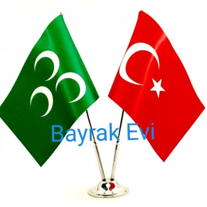 Çiftli Yeşil  Üçhilal Masa Bayrağı
