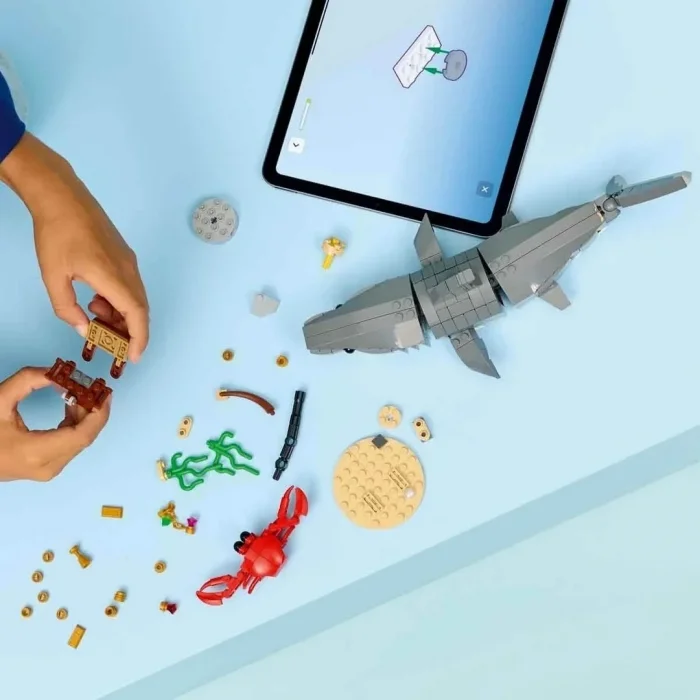 LEGO Creator Acımasız Köpek Balığı ile Hazine Sandığı 31381