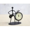 Metal Saatli Gitar Çalan Müzisyen Alk4334