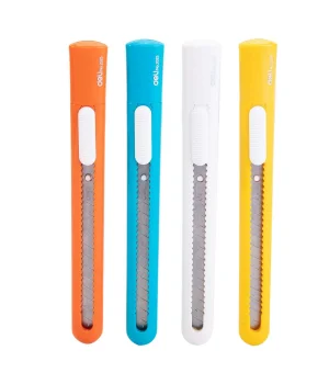 Deli Plastik Dar Maket Bıçağı 9 mm. 1 Adet (Karışık Renk)