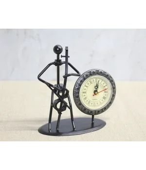 Metal Saatli Keman Çalan Müzisyen Alk4333