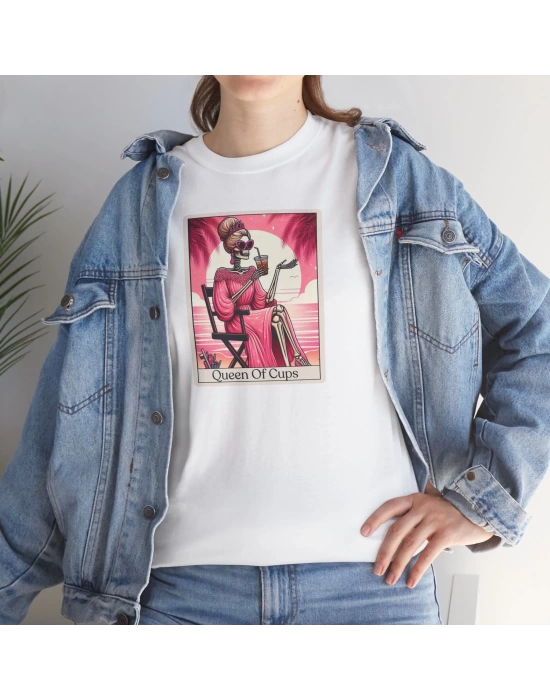 Unisex Queen of Cups with Glass Tarot Kart Baskılı Beyaz Basic Tshirt