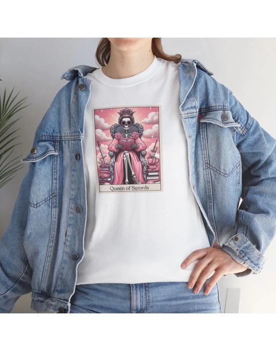 Unisex Queen of Swords Tarot Kart Baskılı Beyaz Basic Tshirt