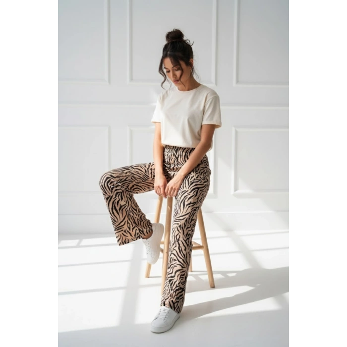 Kadın Zebra Desenli İnce Saten Yazlık Bol Paça Eşofman Altı – Hafif & Şık