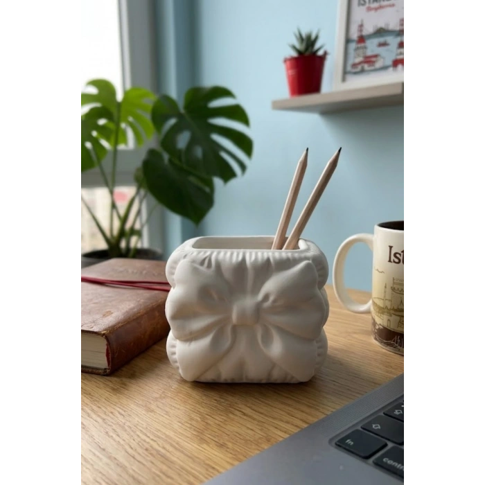 Beyaz Fiyonk Detaylı Kalemlik 14 x 12