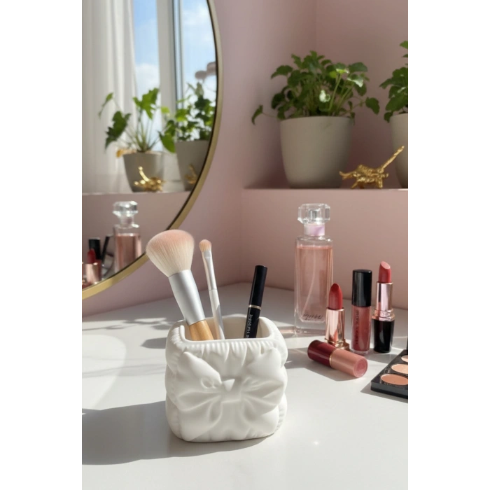 Beyaz Fiyonk Detaylı Kalemlik 14 x 12