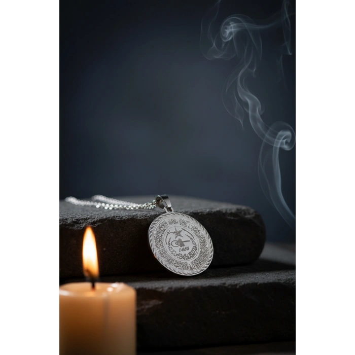 Gümüş Renk Fetih Suresi Yazılı Çelik Kolye Kararmaz Paslanmaz Zincir (Unisex)