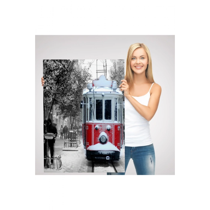 Karlı Bir İstiklal Caddesi ve Nostaljik Tramvay Tablosu-6404