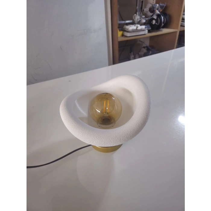 Luna Tasarım Masa Lambası Beyaz & Bronz Detaylı Modern Abajur 20 x 37 cm