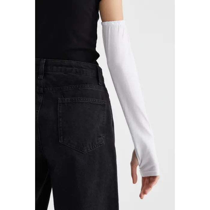 Parmak Detaylı Lastikli Kolluk - Beyaz