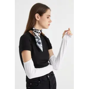 Parmak Detaylı Lastikli Kolluk - Beyaz