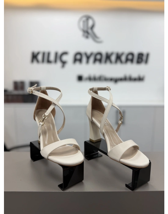 Gold Detaylı Topuklu Filorin
