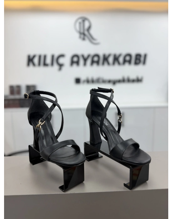 Gold Detaylı Topuklu Filorin
