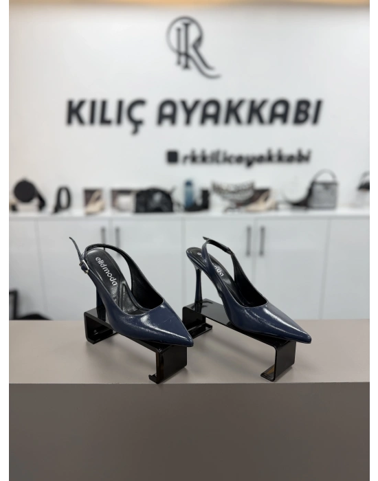 Sade Elid Moda Arkası Açık