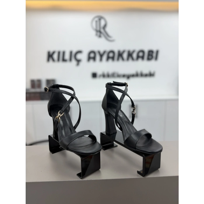 Gold Detaylı Topuklu Filorin