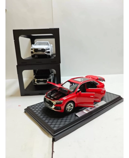 1/24 AUDI Q8 SESLİ IŞIKLI METAL ARABA