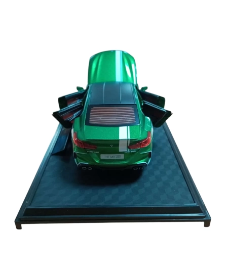 1/24 BMW M8