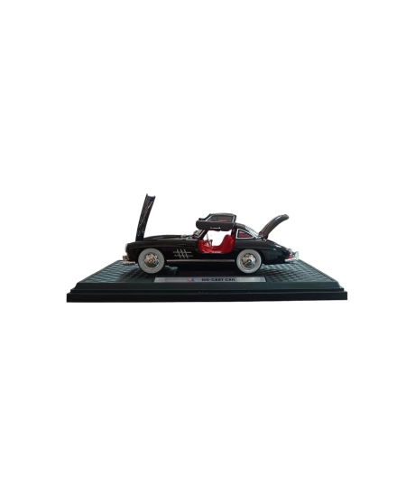 1/24 MERCEDES SL300 GULLWING DIE CAST MODEL