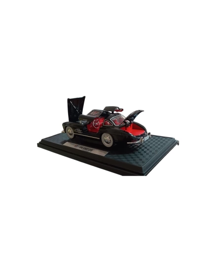 1/24 MERCEDES SL300 GULLWING DIE CAST MODEL