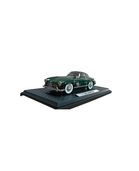 1/24 MERCEDES SL300 GULLWING DIE CAST MODEL