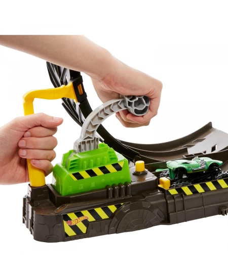 HOT WHEELS MONSTER TRUCKS ÇEMBERDE YARIŞ SETİ DHL