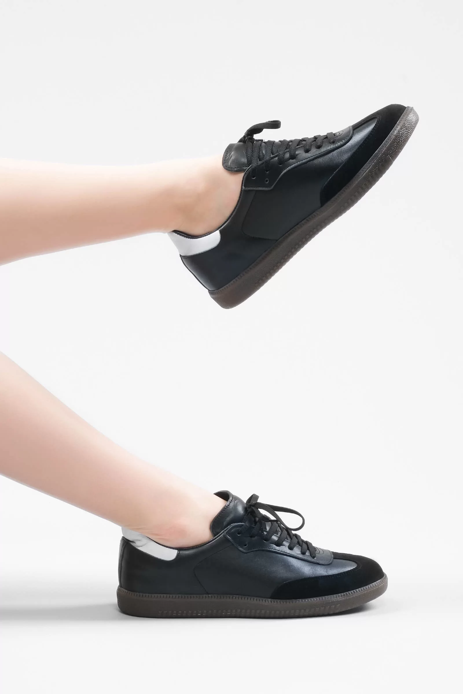 KADIN SİYAH KAUÇUK TABAN DERİ SNEAKER