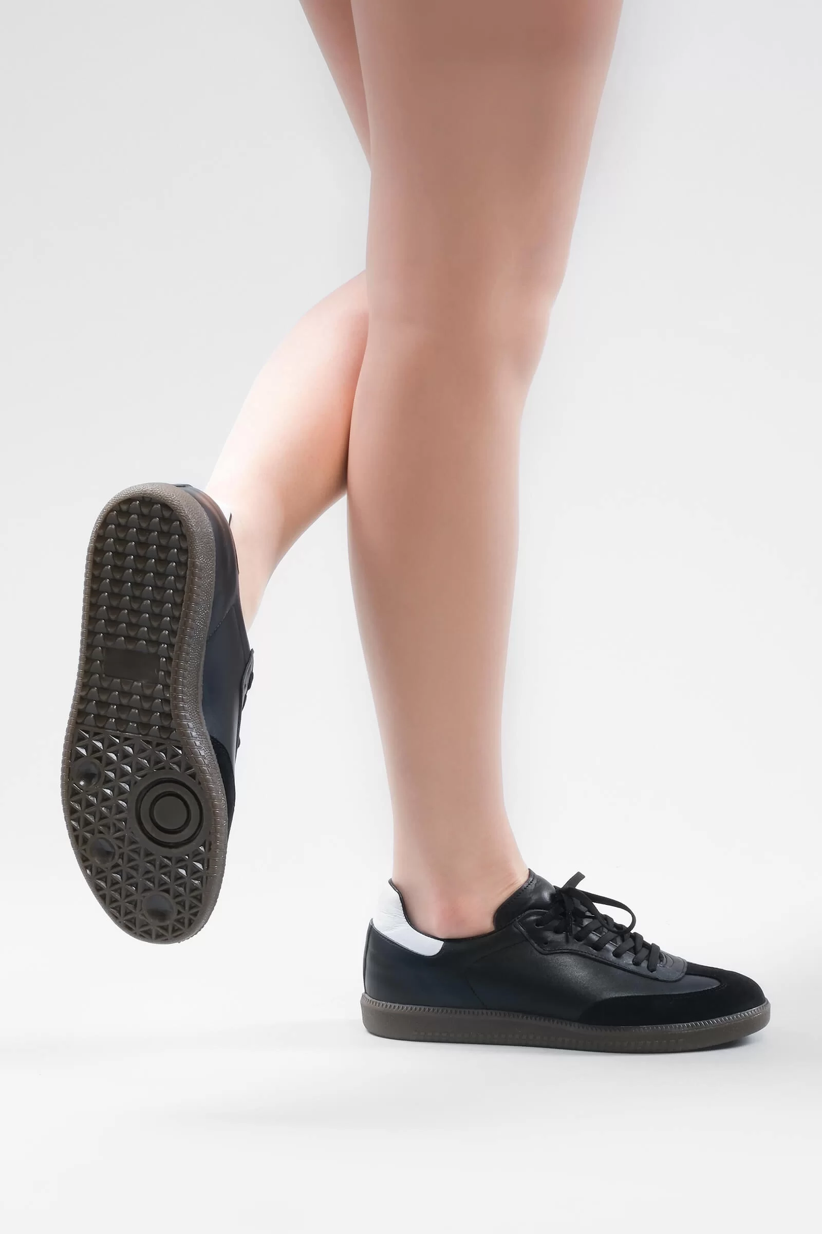 KADIN SİYAH KAUÇUK TABAN DERİ SNEAKER